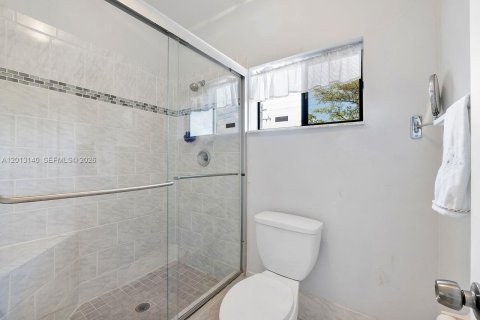 Купить таунхаус в Дания-Бич, Флорида 2 спальни, 128.21м2, № 2076259 - фото 21