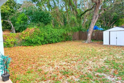 House in Miami, Florida 4 bedrooms, 185.8 sq.m. № 1957214 - photo 23