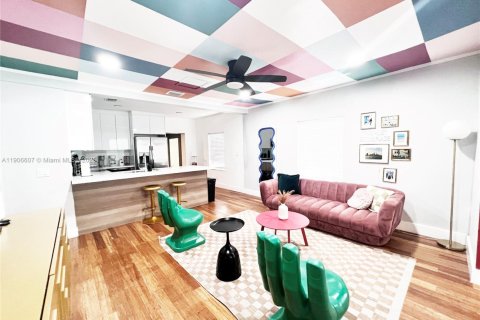 House in Miami, Florida 4 bedrooms, 185.8 sq.m. № 1957214 - photo 2