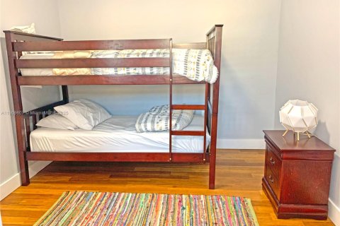 House in Miami, Florida 4 bedrooms, 185.8 sq.m. № 1957214 - photo 17