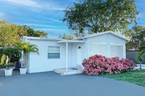 House in Miami, Florida 4 bedrooms, 185.8 sq.m. № 1957214 - photo 22