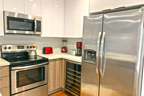 House in Miami, Florida 4 bedrooms, 185.8 sq.m. № 1957214 - photo 7