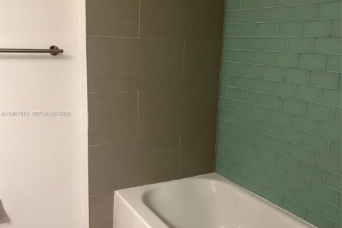 Снять в аренду кондоминиум в Халландейл-Бич, Флорида 2 спальни, 81.1м2, № 2028680 - фото 13