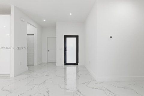 Casa en venta en Fort Myers, Florida, 3 dormitorios, 142.88 m2 № 2080517 - foto 11