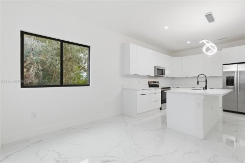 Casa en venta en Fort Myers, Florida, 3 dormitorios, 142.88 m2 № 2080517 - foto 6