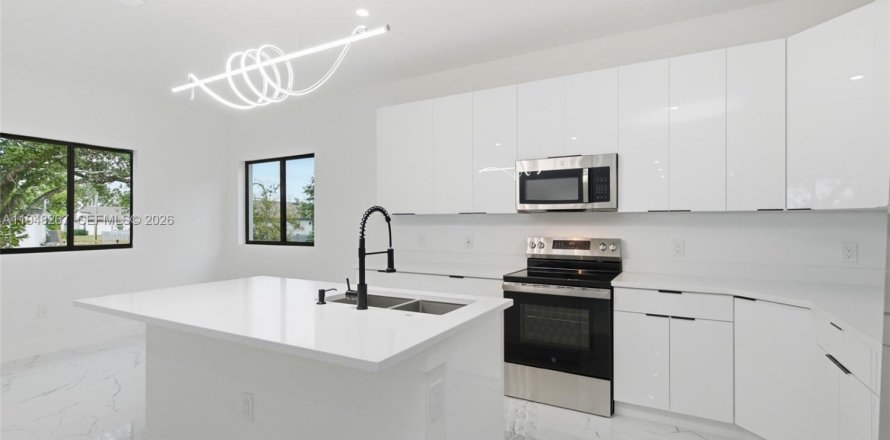 Casa en Fort Myers, Florida 3 dormitorios, 142.88 m2 № 2080517