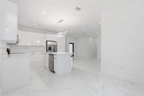 Casa en venta en Fort Myers, Florida, 3 dormitorios, 142.88 m2 № 2080517 - foto 5