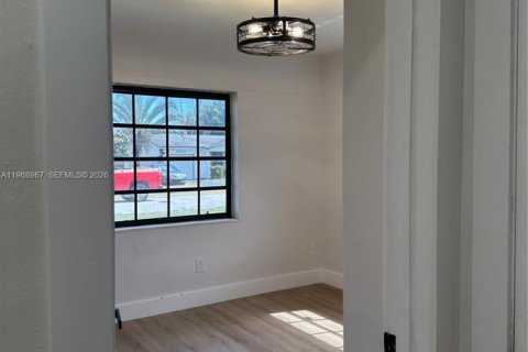 Casa en venta en Miami, Florida, 3 dormitorios № 2038366 - foto 11