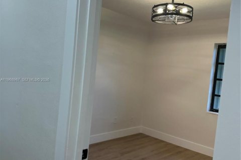 Casa en venta en Miami, Florida, 3 dormitorios № 2038366 - foto 9