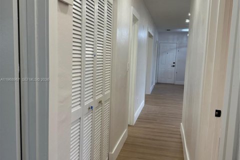 Casa en venta en Miami, Florida, 3 dormitorios № 2038366 - foto 5