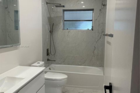 Casa en venta en Miami, Florida, 3 dormitorios № 2038366 - foto 10