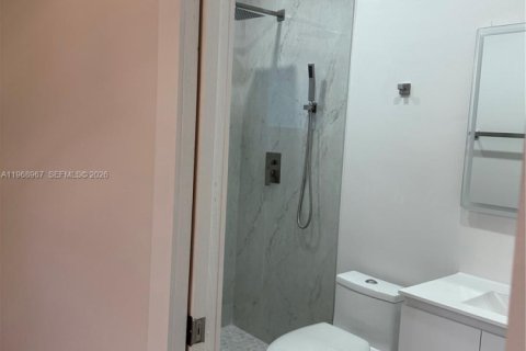 Casa en venta en Miami, Florida, 3 dormitorios № 2038366 - foto 13