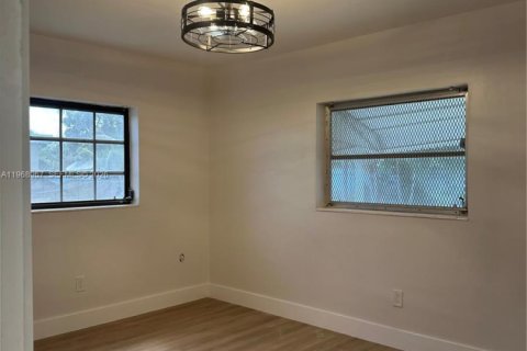Casa en venta en Miami, Florida, 3 dormitorios № 2038366 - foto 12