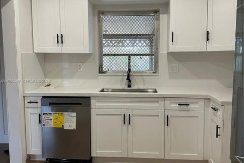 Casa en venta en Miami, Florida, 3 dormitorios № 2038366 - foto 8