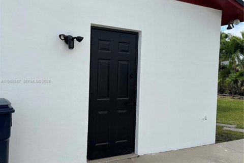 Casa en venta en Miami, Florida, 3 dormitorios № 2038366 - foto 21