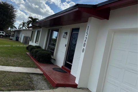 Casa en venta en Miami, Florida, 3 dormitorios № 2038366 - foto 2