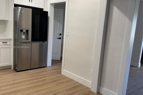 Casa en venta en Miami, Florida, 3 dormitorios № 2038366 - foto 6