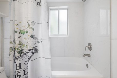 Condo in Tampa, Florida, 1 bedroom № 2111343 - photo 16