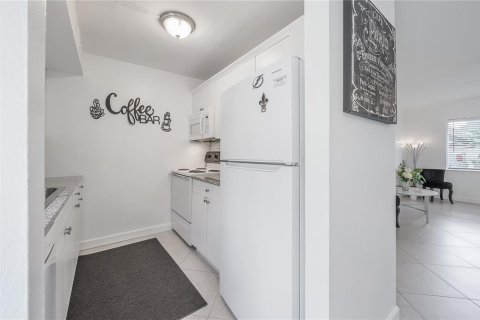 Condo in Tampa, Florida, 1 bedroom № 2111343 - photo 11