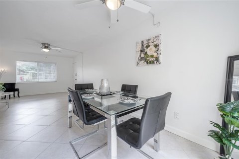 Condo in Tampa, Florida, 1 bedroom № 2111343 - photo 5