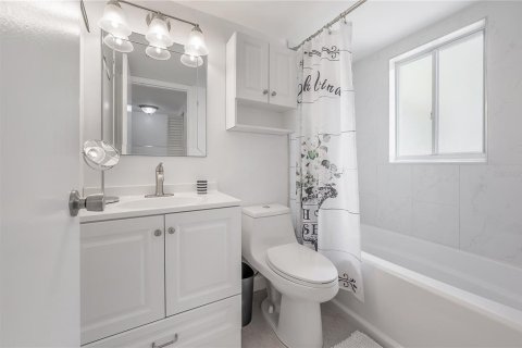 Condo in Tampa, Florida, 1 bedroom № 2111343 - photo 14