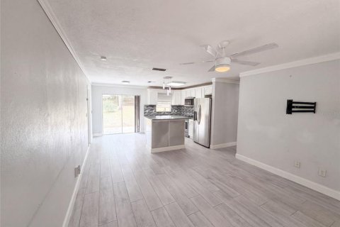 Villa ou maison à vendre à Orange City, Floride: 3 chambres, 91.79 m2 № 2319115 - photo 4