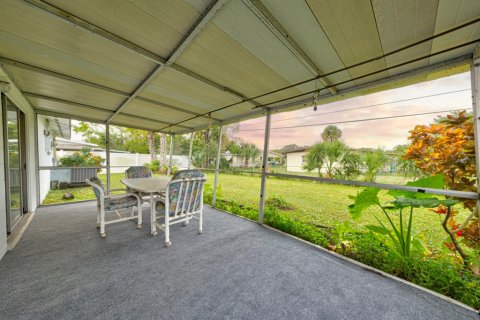 House in Merrit Island, Florida 3 bedrooms, 86.96 sq.m. № 2099902 - photo 21