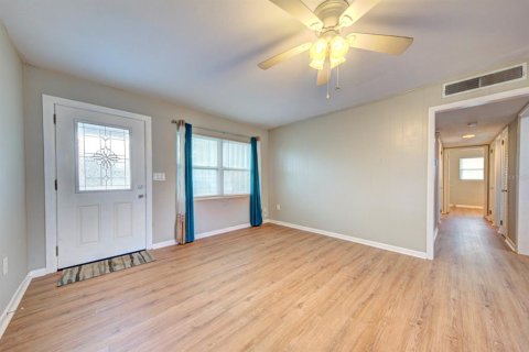House in Merrit Island, Florida 3 bedrooms, 86.96 sq.m. № 2099902 - photo 10