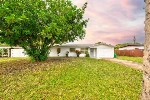 House in Merrit Island, Florida 3 bedrooms, 86.96 sq.m. № 2099902 - photo 27