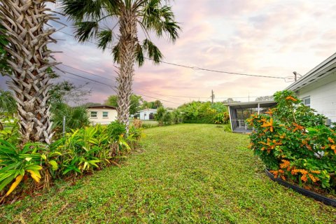 House in Merrit Island, Florida 3 bedrooms, 86.96 sq.m. № 2099902 - photo 25
