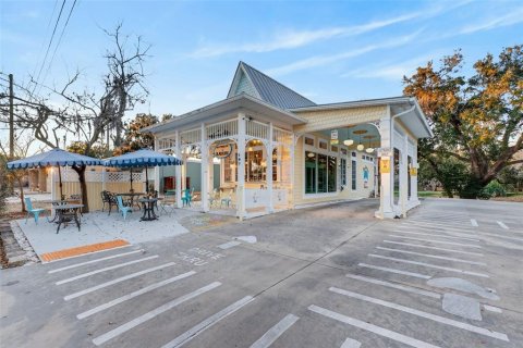 Immobilier commercial à DeLand, Floride № 2130405
