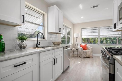 Copropriété à louer à Saint Petersburg, Floride: 2 chambres, 103.12 m2 № 2405724 - photo 4