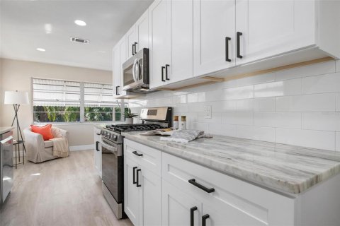 Copropriété à louer à Saint Petersburg, Floride: 2 chambres, 103.12 m2 № 2405724 - photo 9