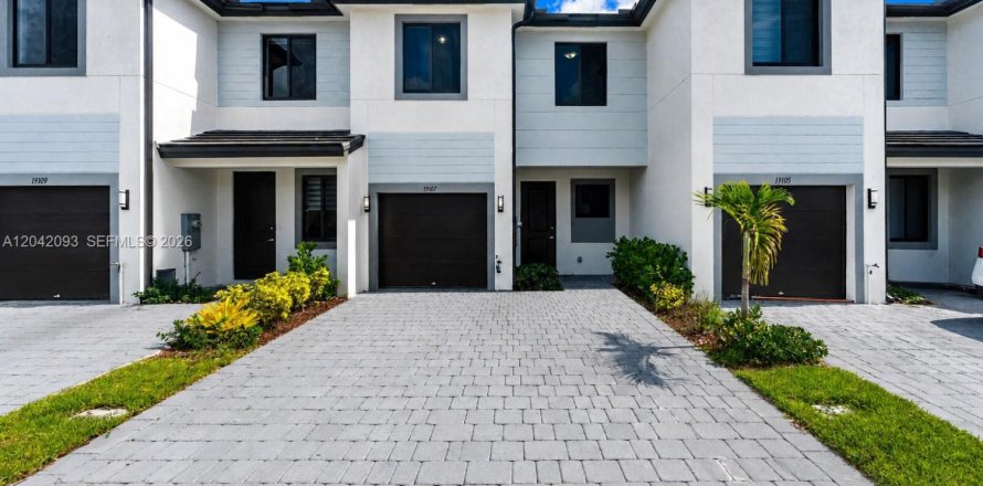 Adosado en Homestead, Florida 3 dormitorios, 135.45 m2 № 2185939