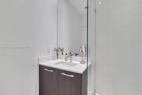 Condo in Miami, Florida, 3 bedrooms  № 1865145 - photo 25