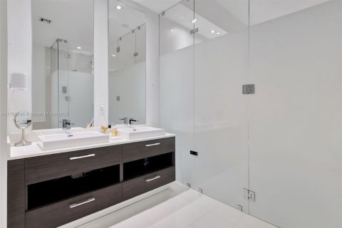 Condo in Miami, Florida, 3 bedrooms  № 1865145 - photo 14