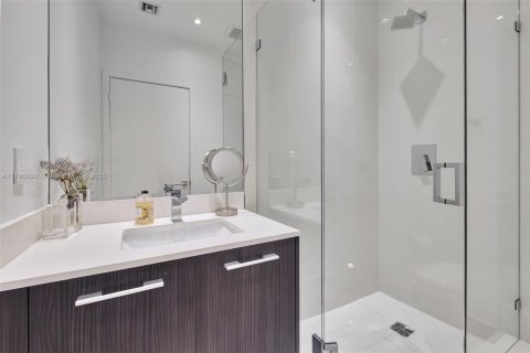 Condo in Miami, Florida, 3 bedrooms  № 1865145 - photo 22