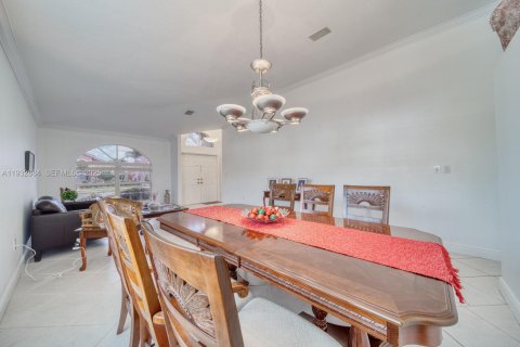 Villa ou maison à vendre à Miami, Floride: 4 chambres, 159.7 m2 № 1991089 - photo 17