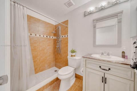 Villa ou maison à vendre à Miami, Floride: 4 chambres, 159.7 m2 № 1991089 - photo 6