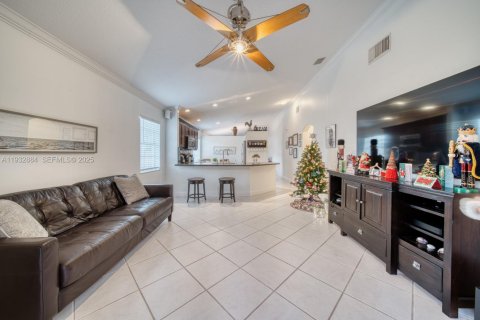 Villa ou maison à vendre à Miami, Floride: 4 chambres, 159.7 m2 № 1991089 - photo 11