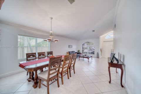Villa ou maison à vendre à Miami, Floride: 4 chambres, 159.7 m2 № 1991089 - photo 18