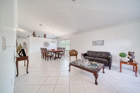 Villa ou maison à vendre à Miami, Floride: 4 chambres, 159.7 m2 № 1991089 - photo 15