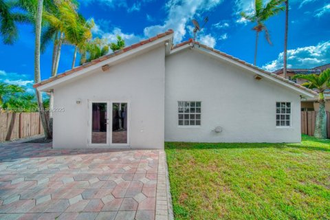 Villa ou maison à vendre à Miami, Floride: 4 chambres, 159.7 m2 № 1991089 - photo 28