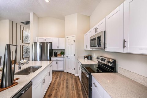 House in Wesley Chapel, Florida 4 bedrooms, 171.87 sq.m. № 2220044 - photo 11