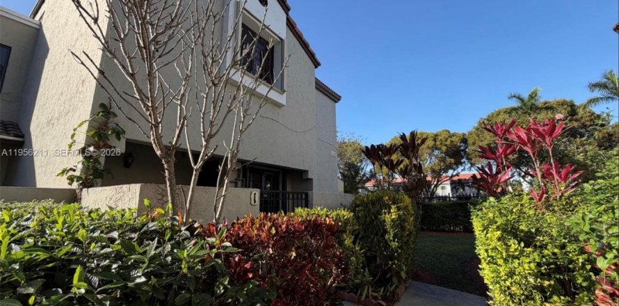 Adosado en Miami, Florida 3 dormitorios, 113.15 m2 № 2017715