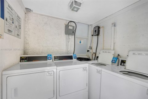 Propiedad comercial en venta en Miami, Florida № 1984032 - foto 26