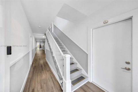 Propiedad comercial en venta en Miami, Florida № 1984032 - foto 7