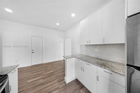 Propiedad comercial en venta en Miami, Florida № 1984032 - foto 15