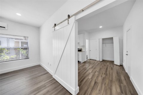 Propiedad comercial en venta en Miami, Florida № 1984032 - foto 18