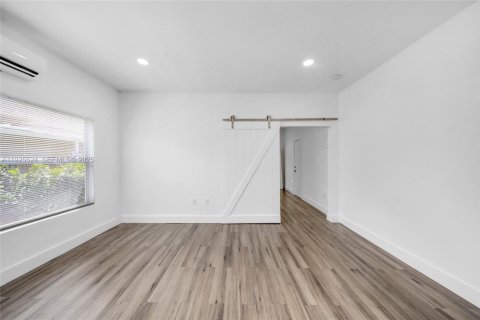 Propiedad comercial en venta en Miami, Florida № 1984032 - foto 21